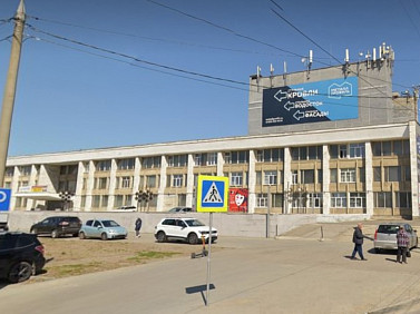 Собственника ДК "Моторостроителей" в Барнауле через суд заставляют ремонтировать фасады