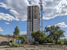 В размороженной барнаульской 20-этажке решили строить квартиры с уличными террасами 
