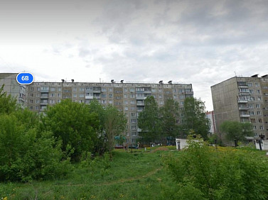 Во дворе 9-этажки в Барнауле выставили на торги землю под новую застройку
