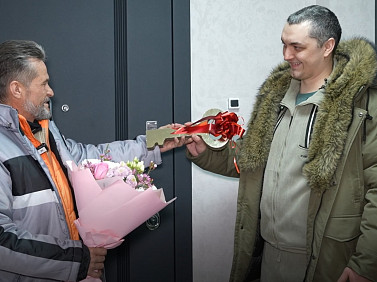 Многодетный барнаулец выиграл двухкомнатную квартиру в лесу